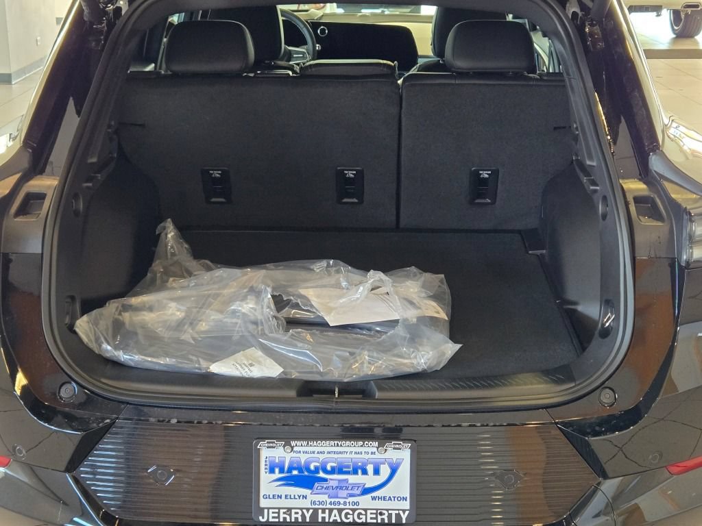 New 2026 Chevrolet Equinox EV LT w/ Convenience Package II FWD image 12