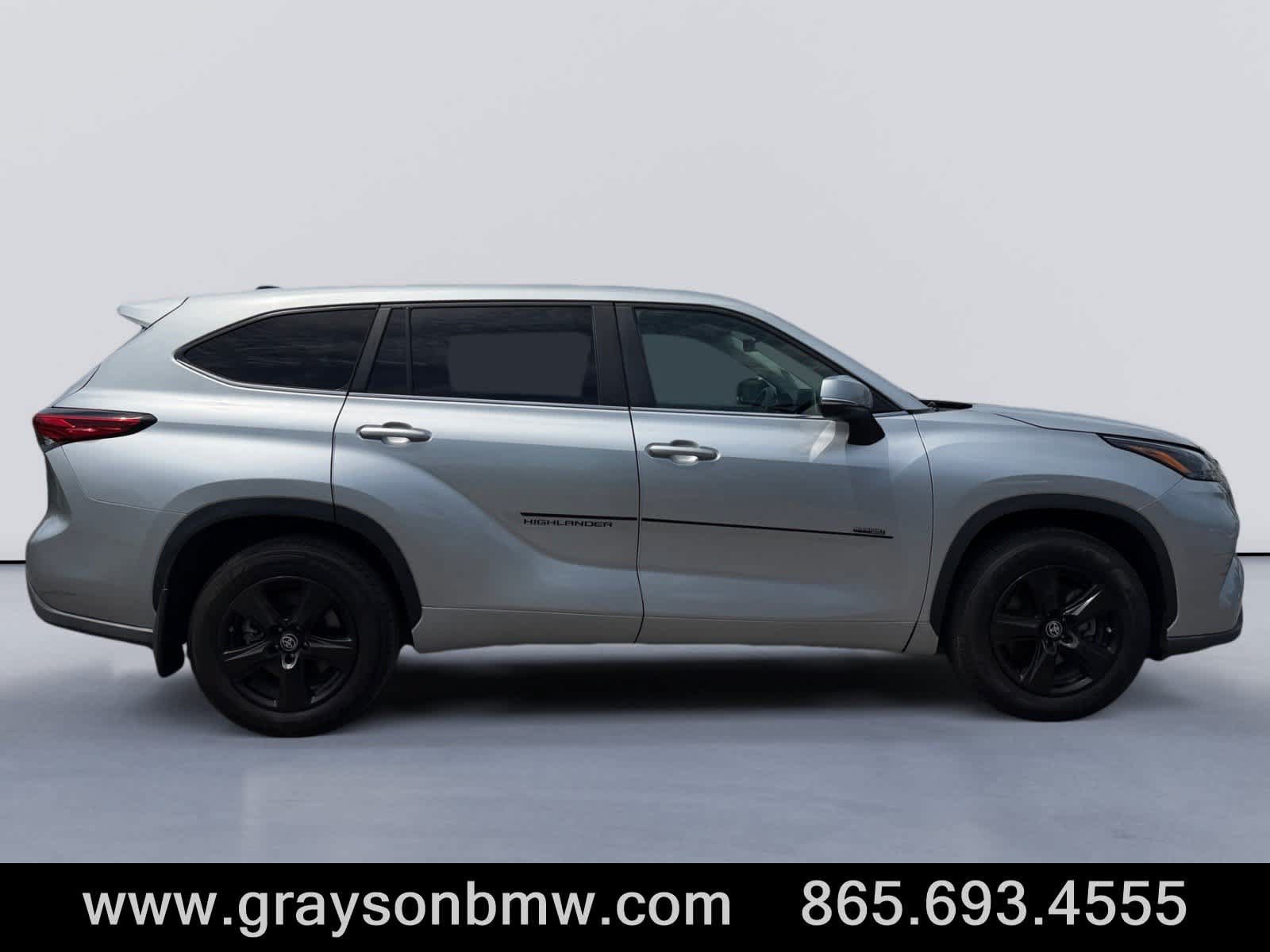 Used 2023 Toyota Highlander L FWD image 2