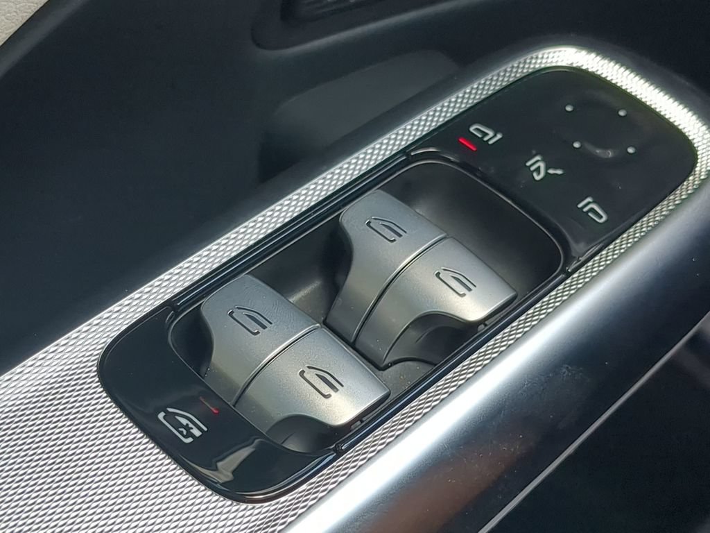Used 2025 Mercedes-Benz E 350 4MATIC Sedan image 10