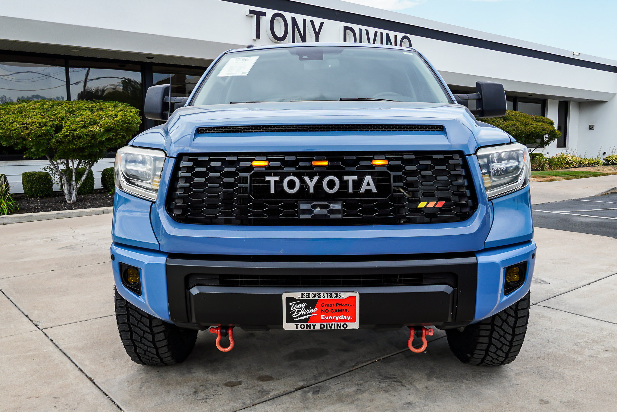 Used 2019 Toyota Tundra Limited w/ Limited Premium Package AWD/4WD image 3