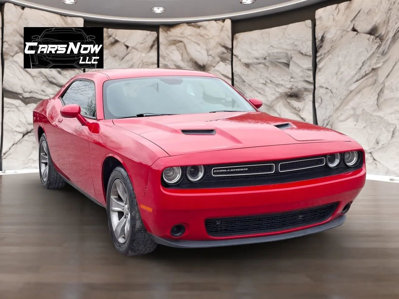 Used 2015 Dodge Challenger SXT image 1