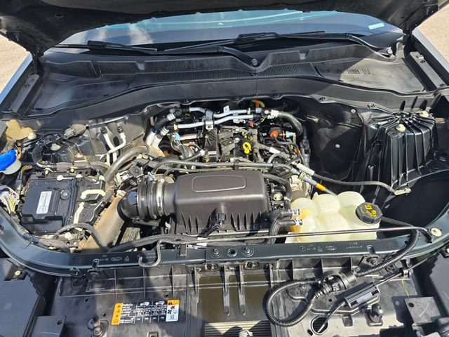 Used 2022 Ford Explorer XLT w/ Equipment Group 202A AWD/4WD image 30