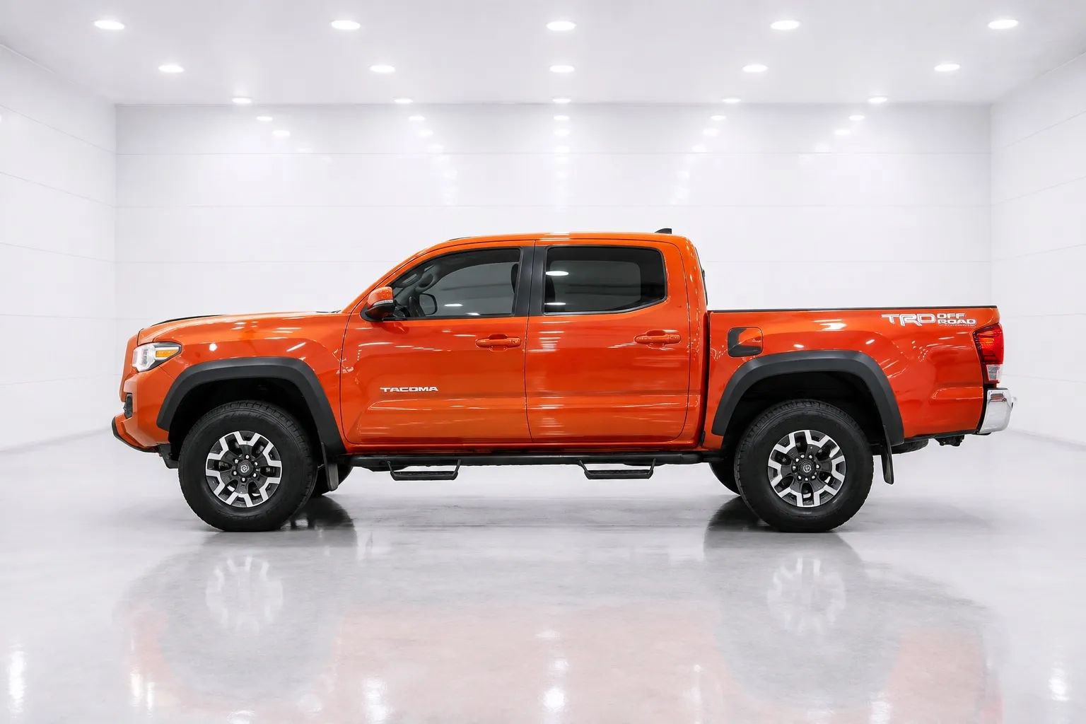 Used 2017 Toyota Tacoma TRD Off-Road w/ Tow Package (A/T) AWD/4WD image 2