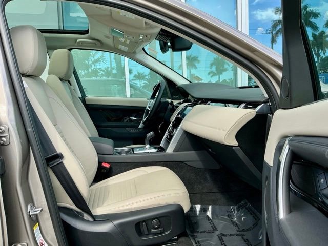 Used 2023 Land Rover Discovery Sport SE image 18