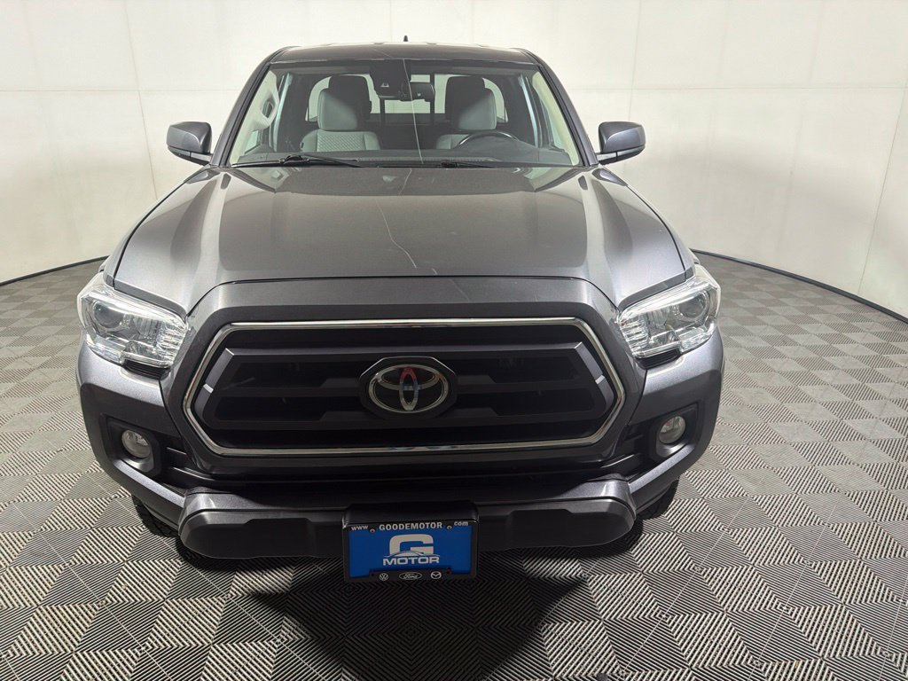 Used 2022 Toyota Tacoma SR5 AWD/4WD image 3