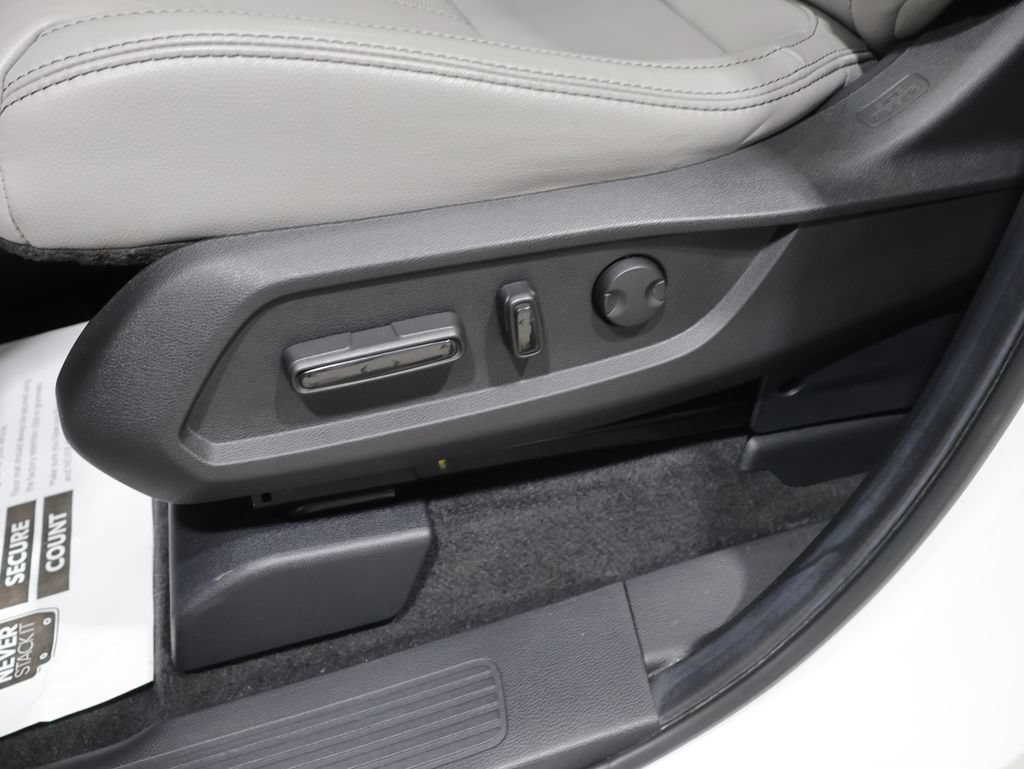 Used 2025 Honda Pilot Touring image 12