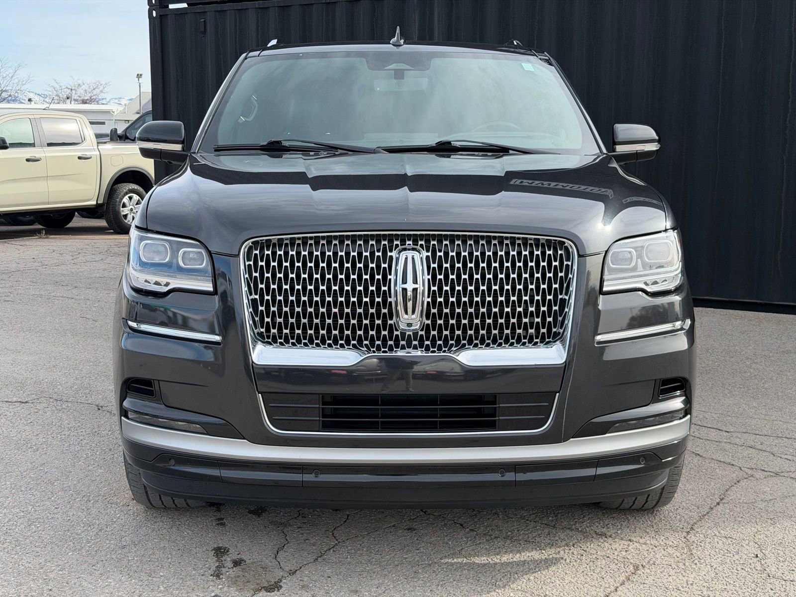 Used 2023 Lincoln Navigator Reserve AWD/4WD image 2