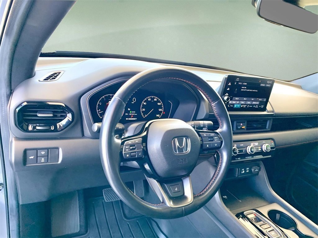 Used 2025 Honda Pilot TrailSport image 15