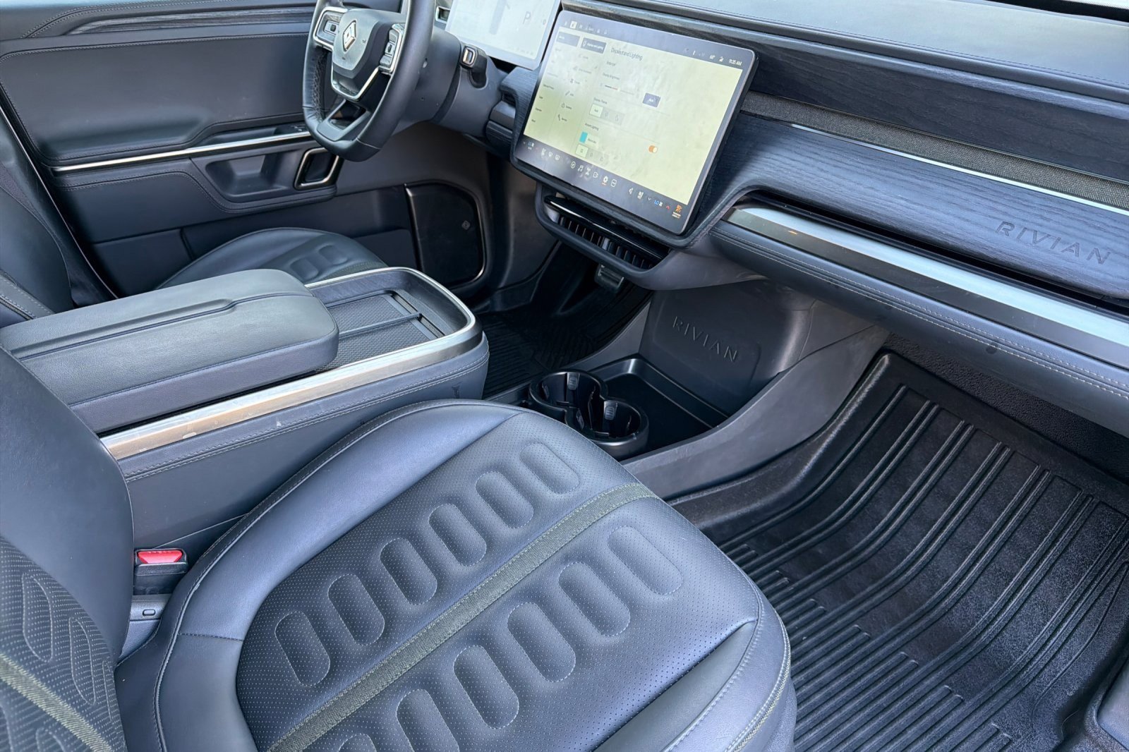 Used 2024 Rivian R1S Adventure image 16