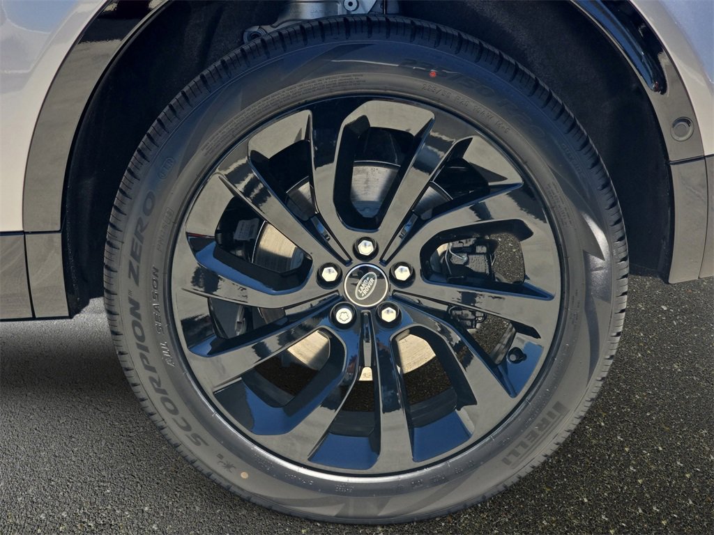 New 2025 Land Rover Discovery Sport Dynamic SE image 35