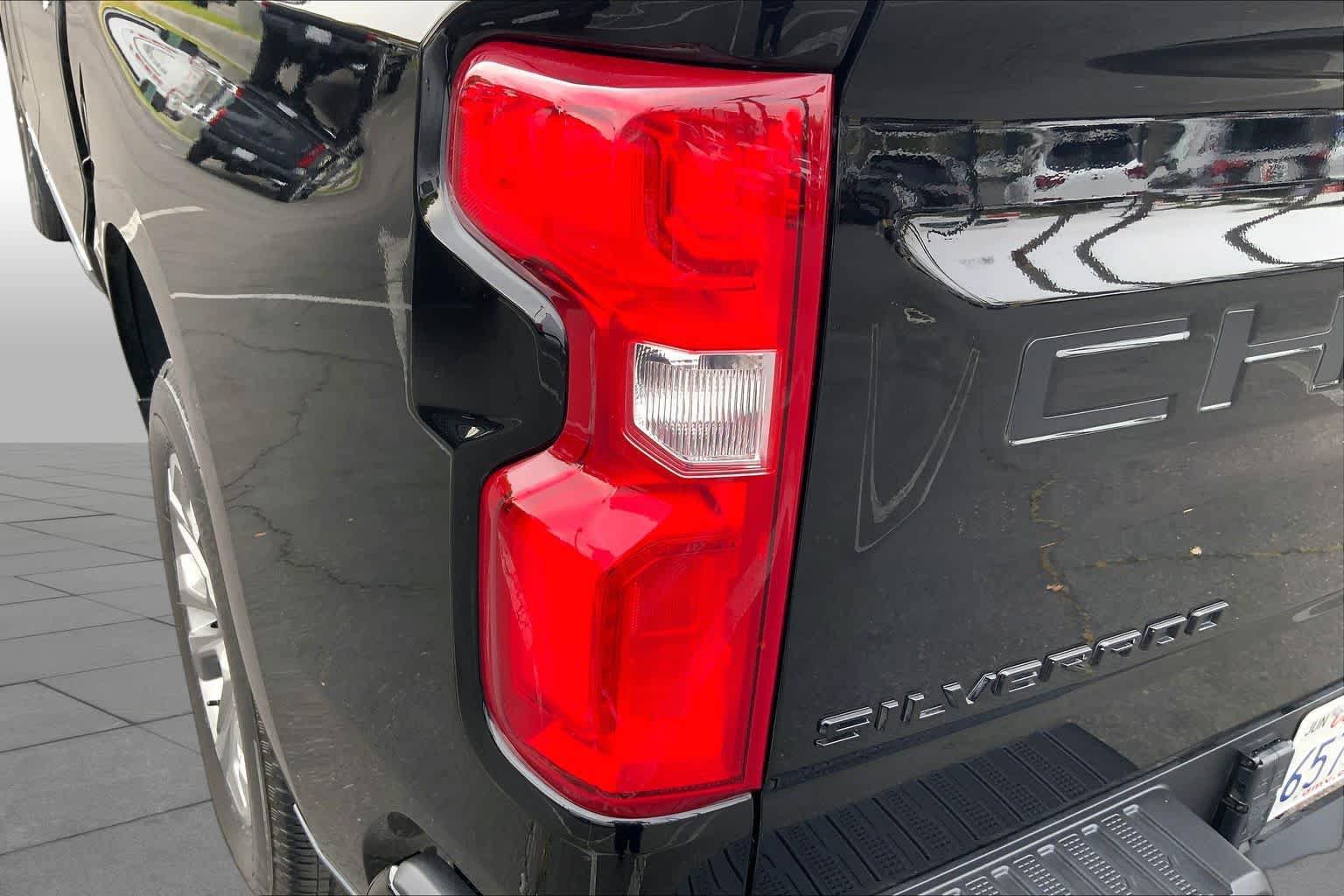 Used 2024 Chevrolet Silverado 1500 High Country w/ Technology Package RWD image 28