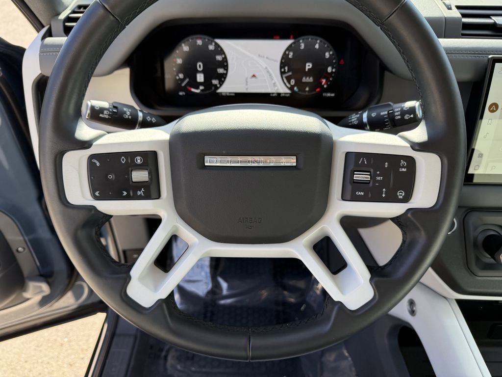 Used 2025 Land Rover Defender 110 X-Dynamic SE image 21