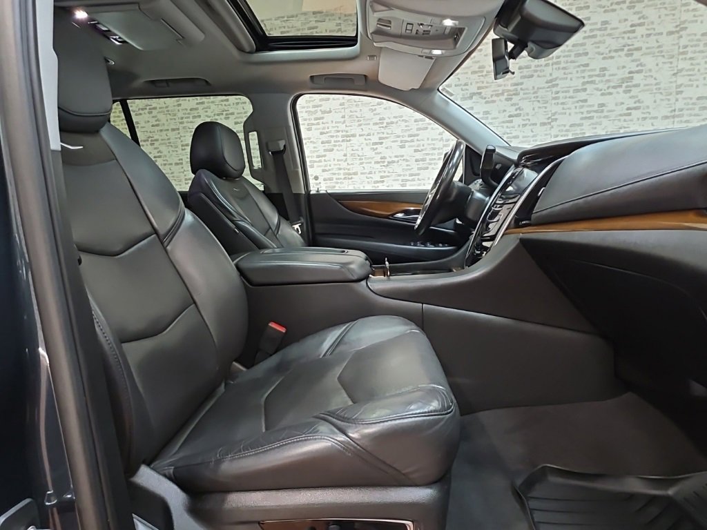 Used 2020 Cadillac Escalade Luxury image 10