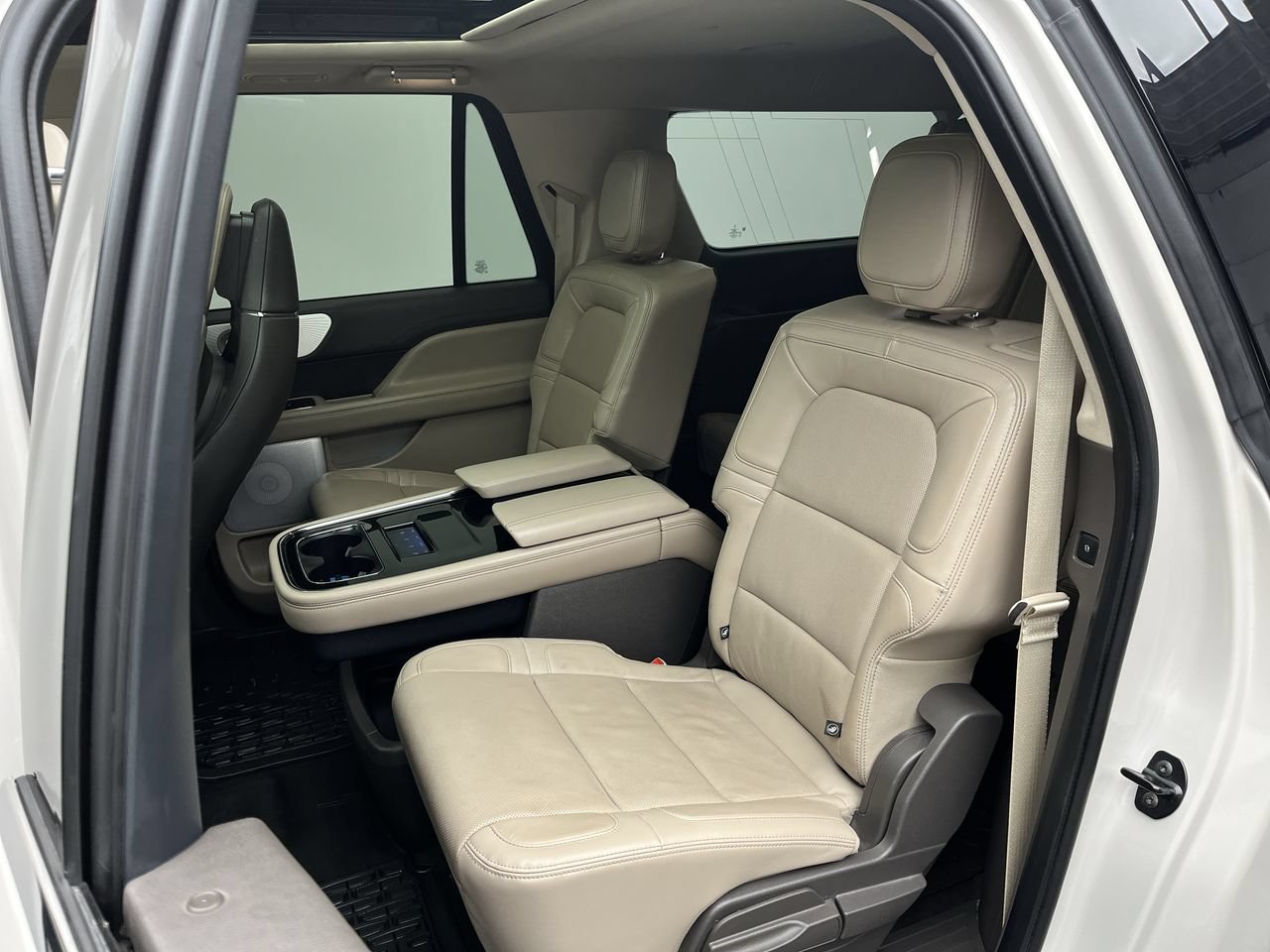 Used 2023 Lincoln Navigator L Reserve AWD/4WD image 13