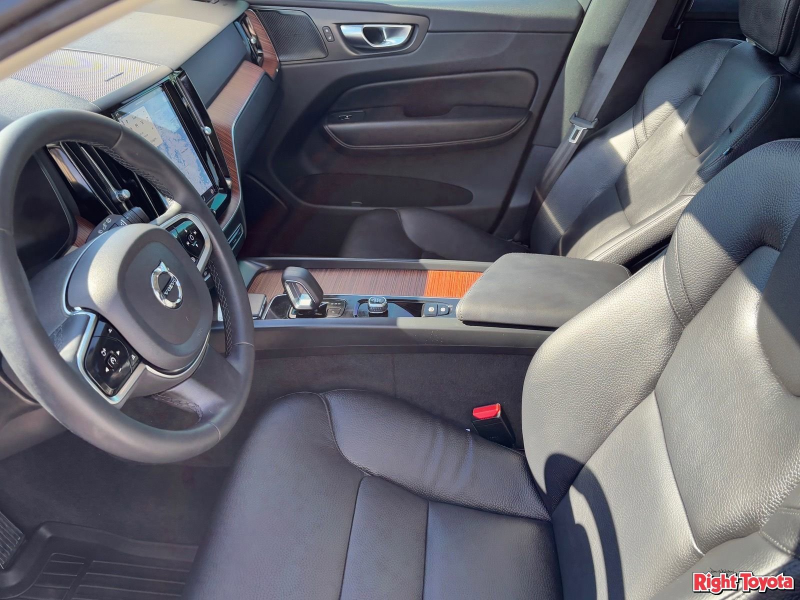 Used 2023 Volvo XC60 B5 Plus w/ Protection Package image 17