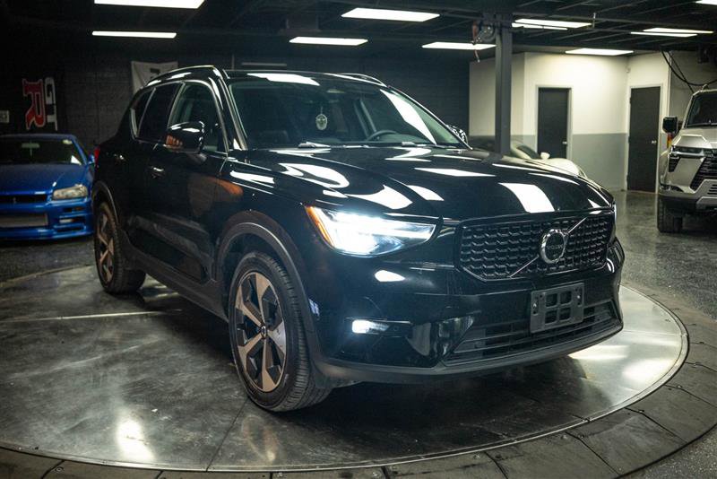 Used 2023 Volvo XC40 B4 Ultimate FWD image 5