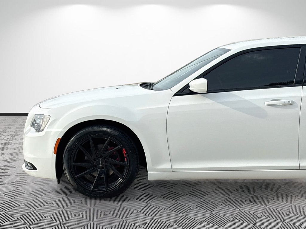 Used 2016 Chrysler 300 S w/ Light Group RWD image 4