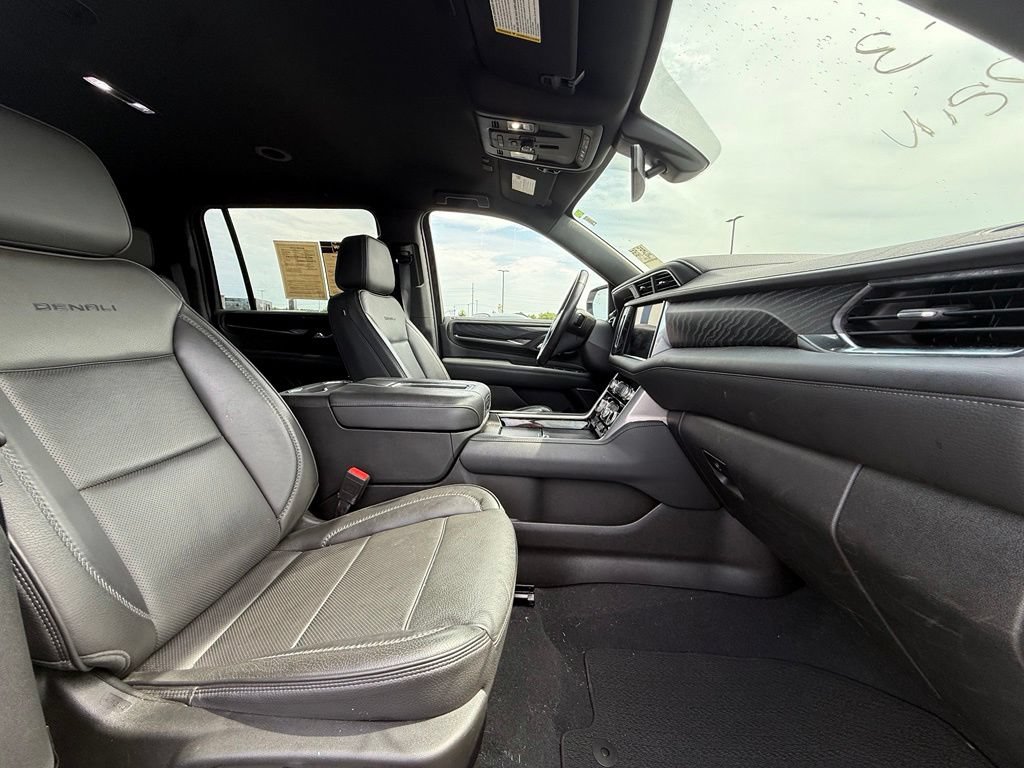Used 2022 GMC Yukon XL Denali AWD/4WD image 29