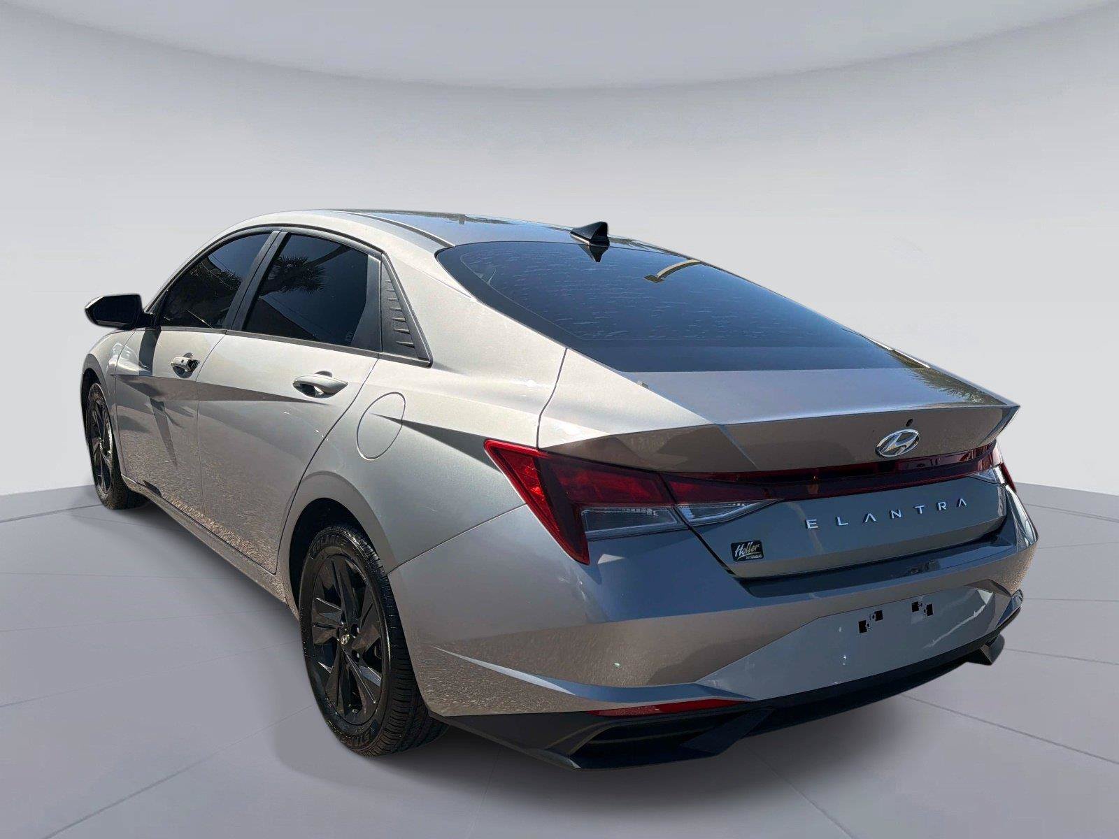Used 2021 Hyundai Elantra SEL FWD image 5