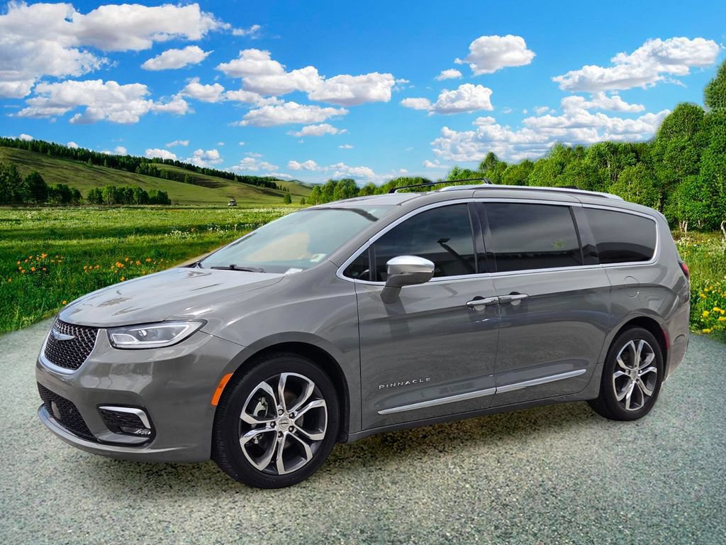 Certified 2022 Chrysler Pacifica Pinnacle FWD image 2