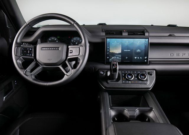 Used 2025 Land Rover Defender 110 S image 11