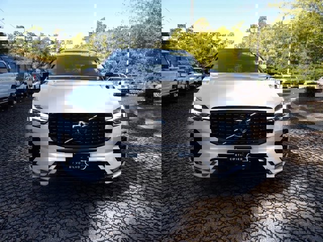 Certified 2025 Volvo XC60 B5 Plus image 2