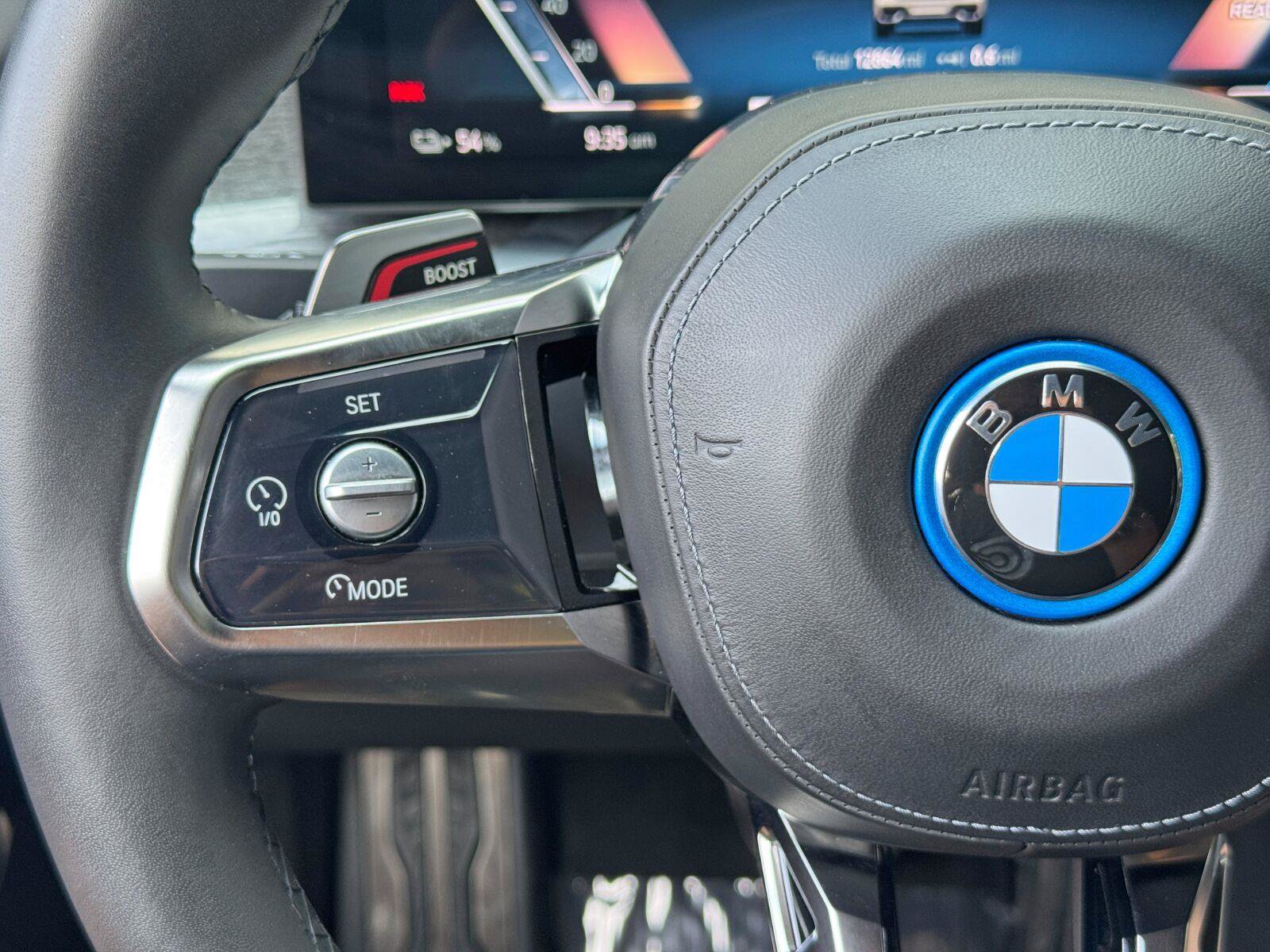 Used 2023 BMW i7 xDrive60 w/ Executive Package 2 AWD/4WD image 21