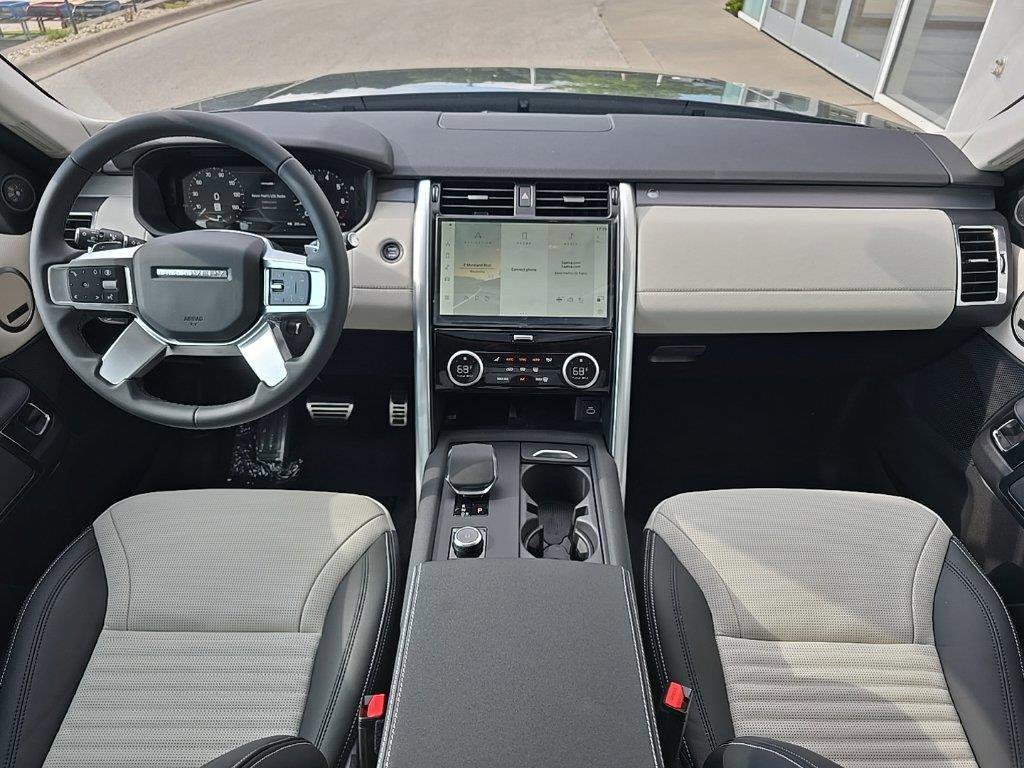 Certified 2025 Land Rover Discovery Dynamic SE AWD/4WD image 9