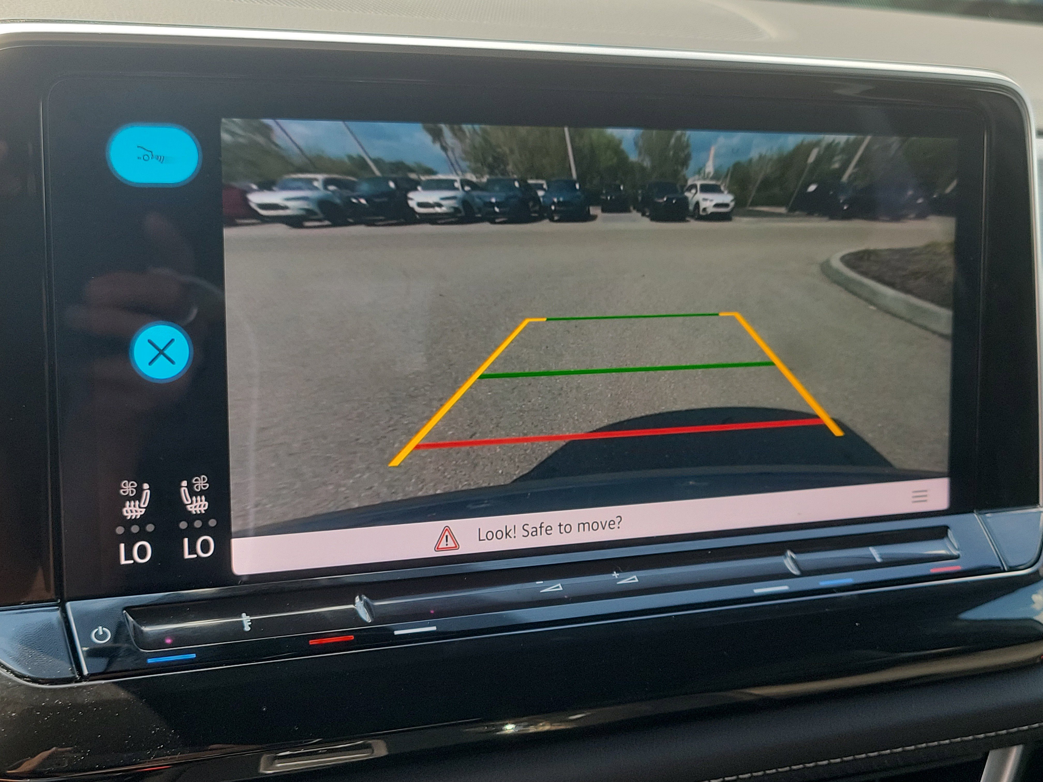 Used 2025 Volkswagen Atlas Cross Sport SE image 30