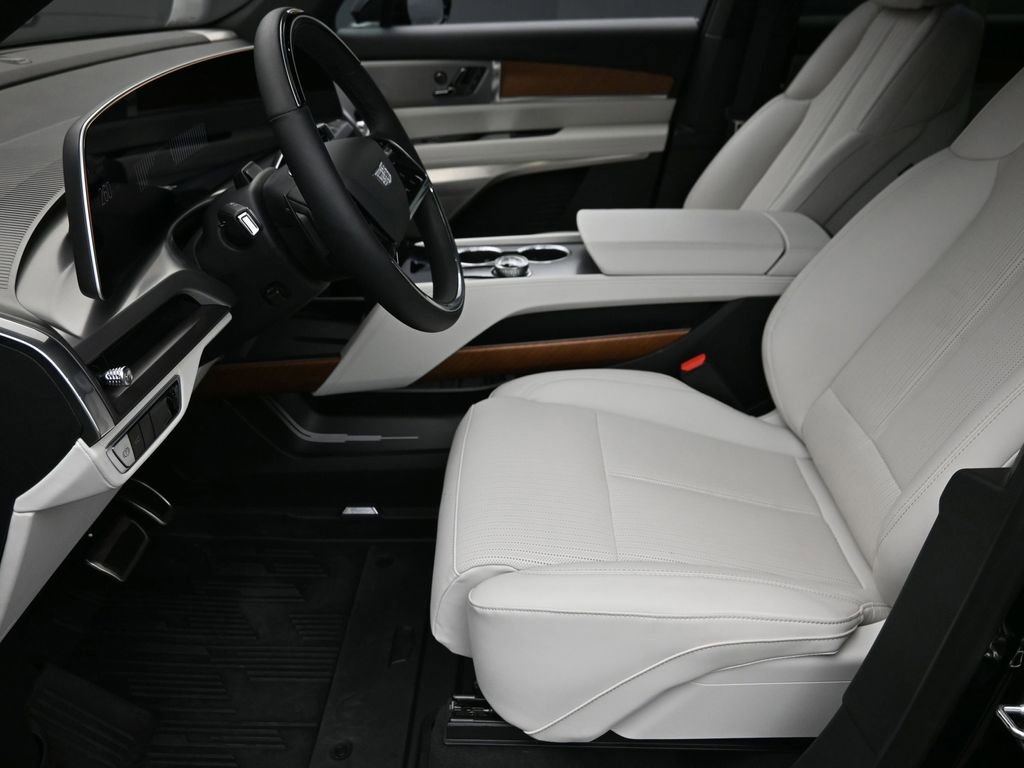 Used 2026 Cadillac Vistiq Luxury w/ LPO, Floor Liner Package image 19