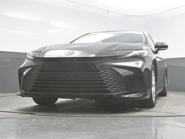 Used 2025 Toyota Camry LE image 33