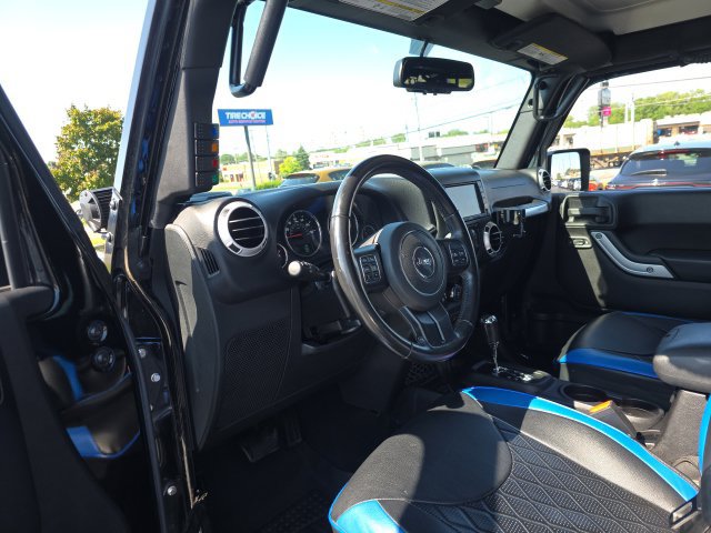Used 2016 Jeep Wrangler Unlimited Sahara w/ Dual Top Group AWD/4WD image 15