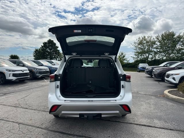 Used 2025 Toyota Highlander Platinum AWD/4WD image 37