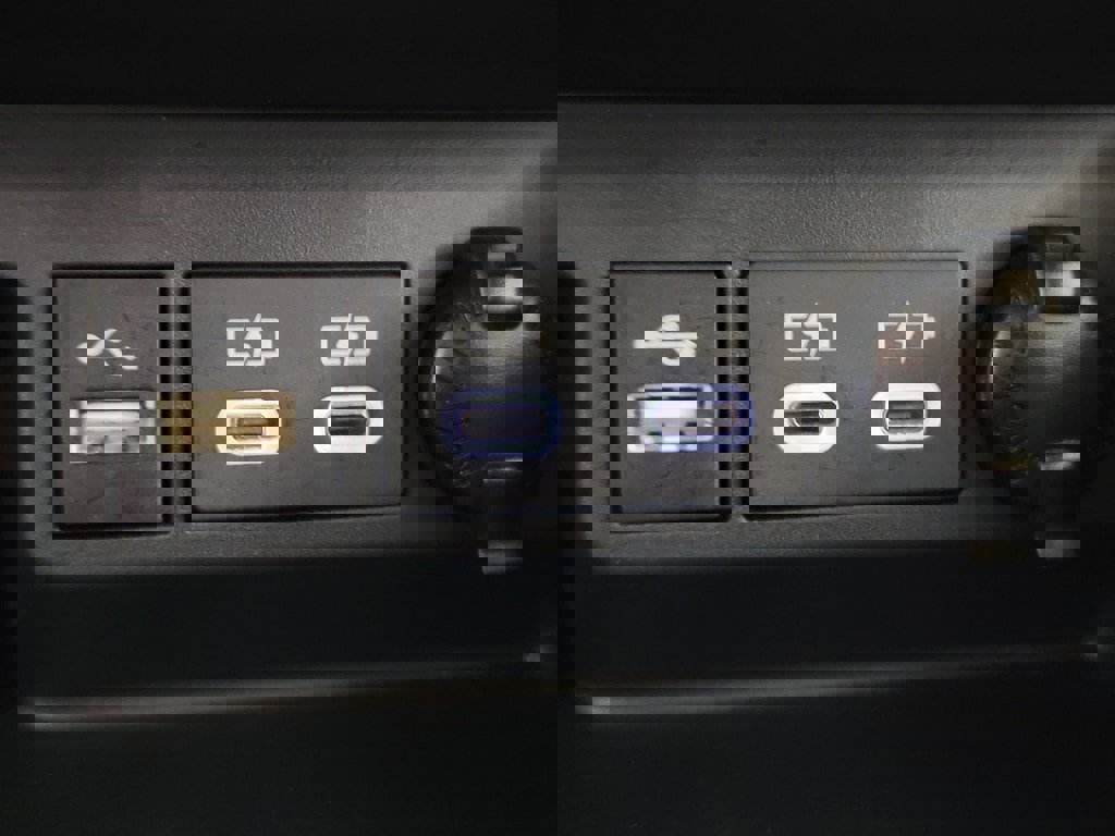 Certified 2025 Toyota Highlander LE image 24