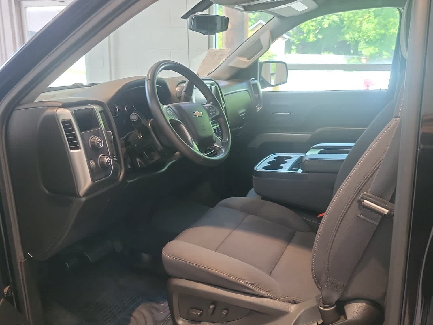 Used 2018 Chevrolet Silverado 1500 LT w/ LT Convenience Package AWD/4WD image 13