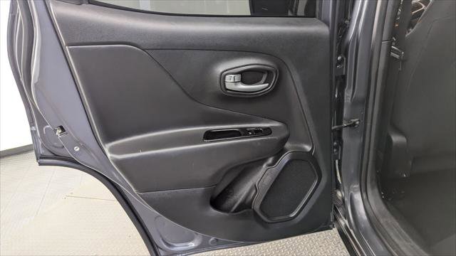 Used 2023 Jeep Renegade Latitude AWD/4WD image 16