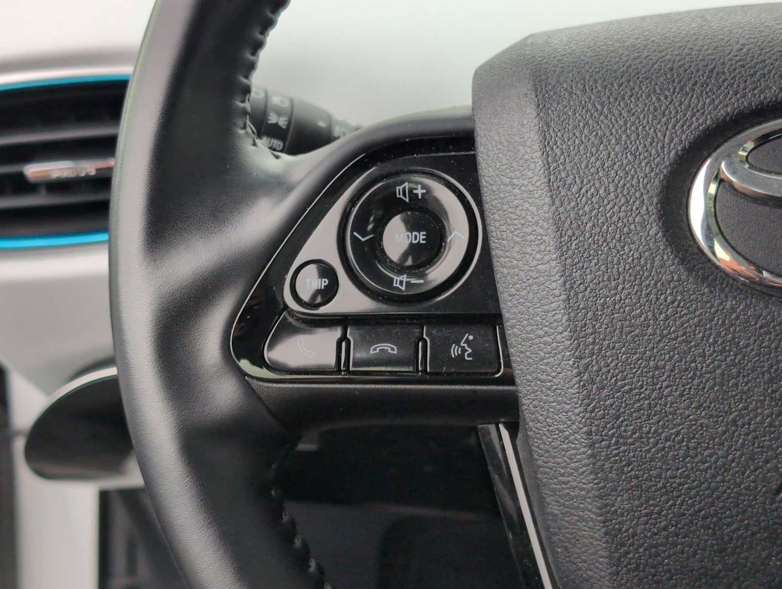 Used 2022 Toyota Prius XLE AWD/4WD image 22