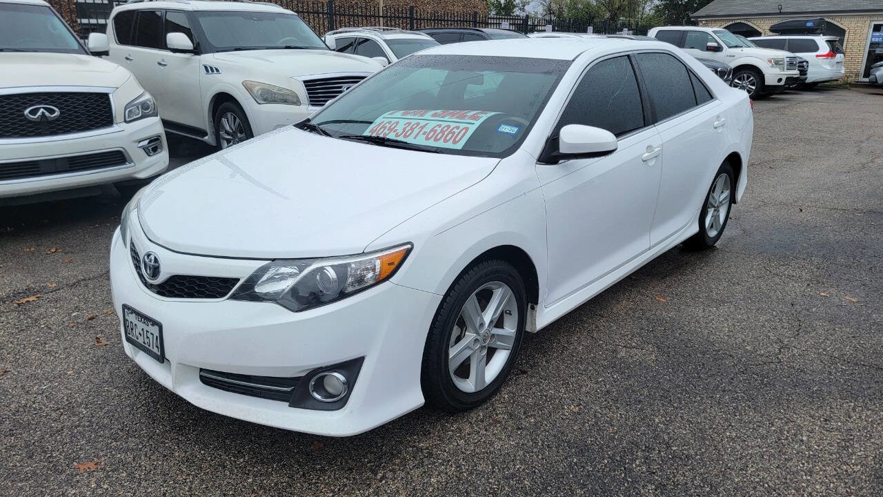 Used 2013 Toyota Camry SE image 1