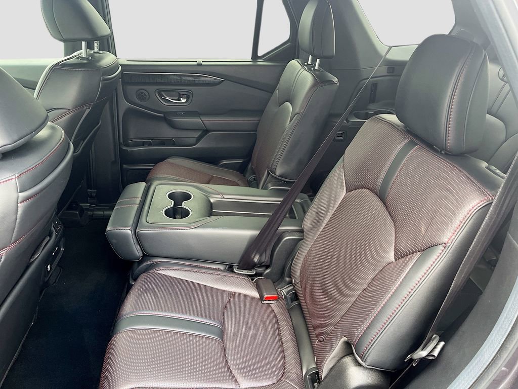 Used 2025 Honda Pilot Black Edition image 26