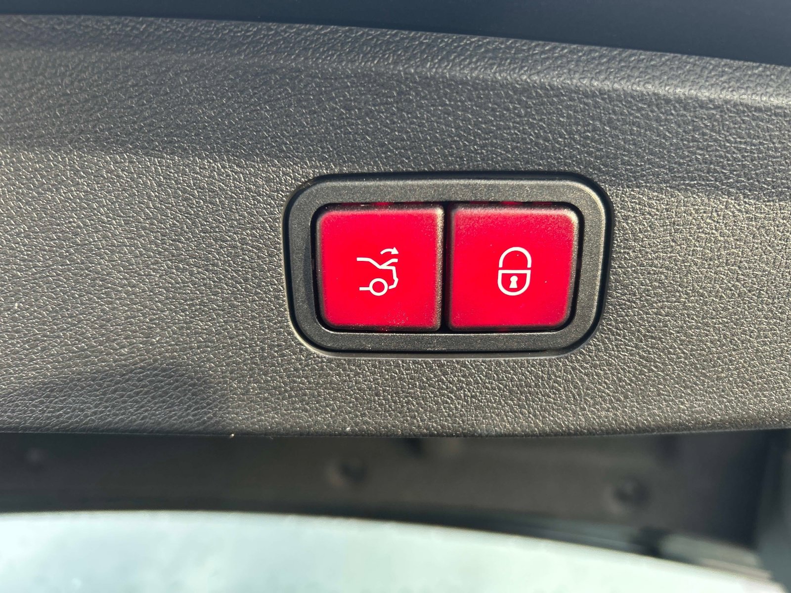 Used 2010 Mercedes-Benz E 350 4MATIC Sedan image 13