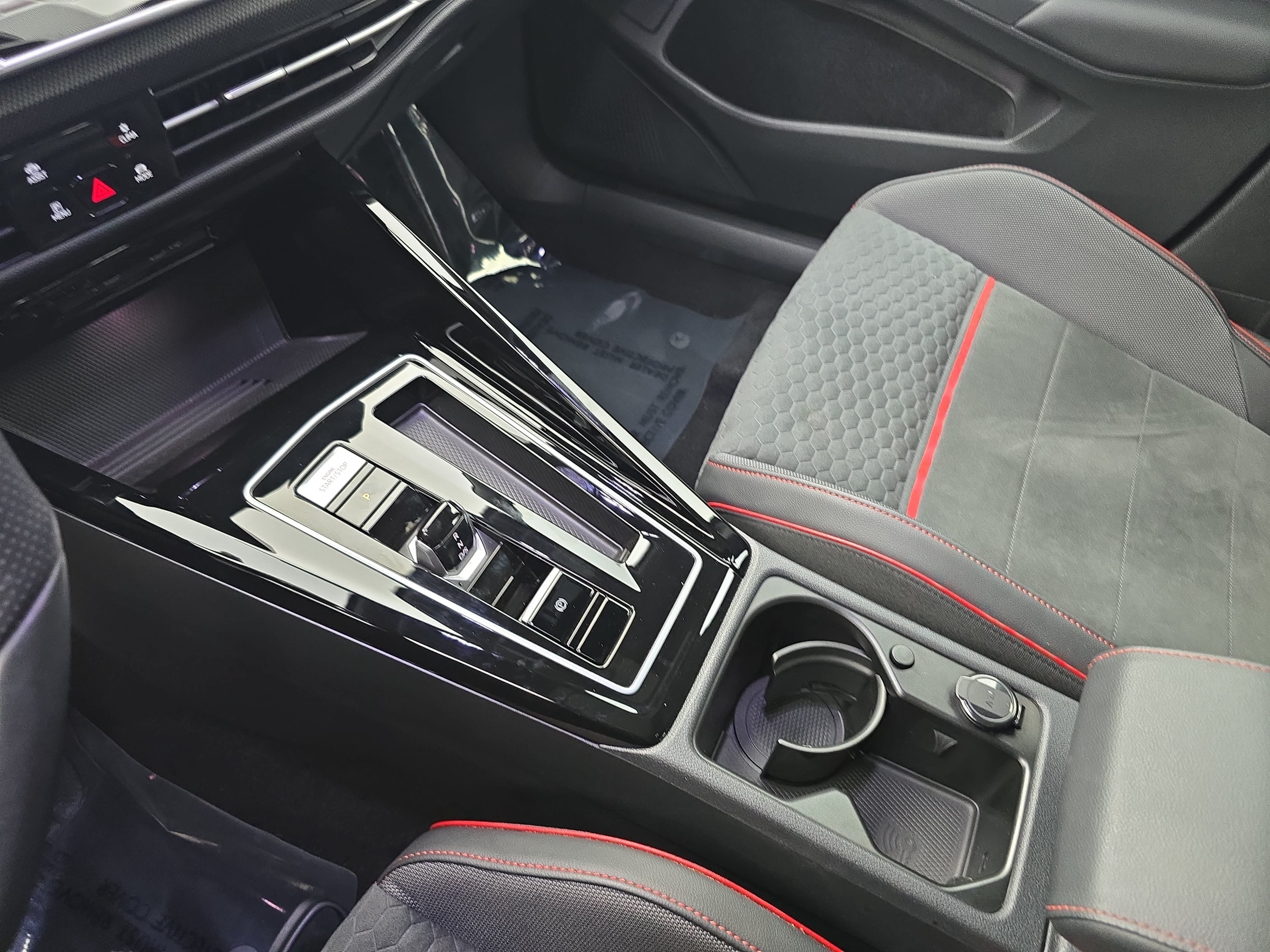 Used 2025 Volkswagen GTI SE FWD image 25