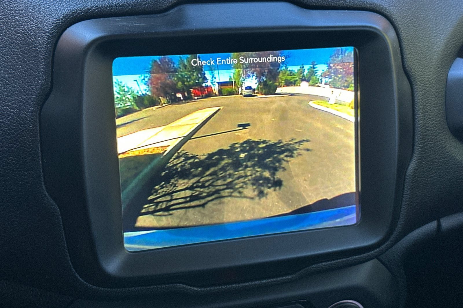 Used 2018 Jeep Renegade Altitude w/ UConnect 8.4 Nav Group AWD/4WD image 20