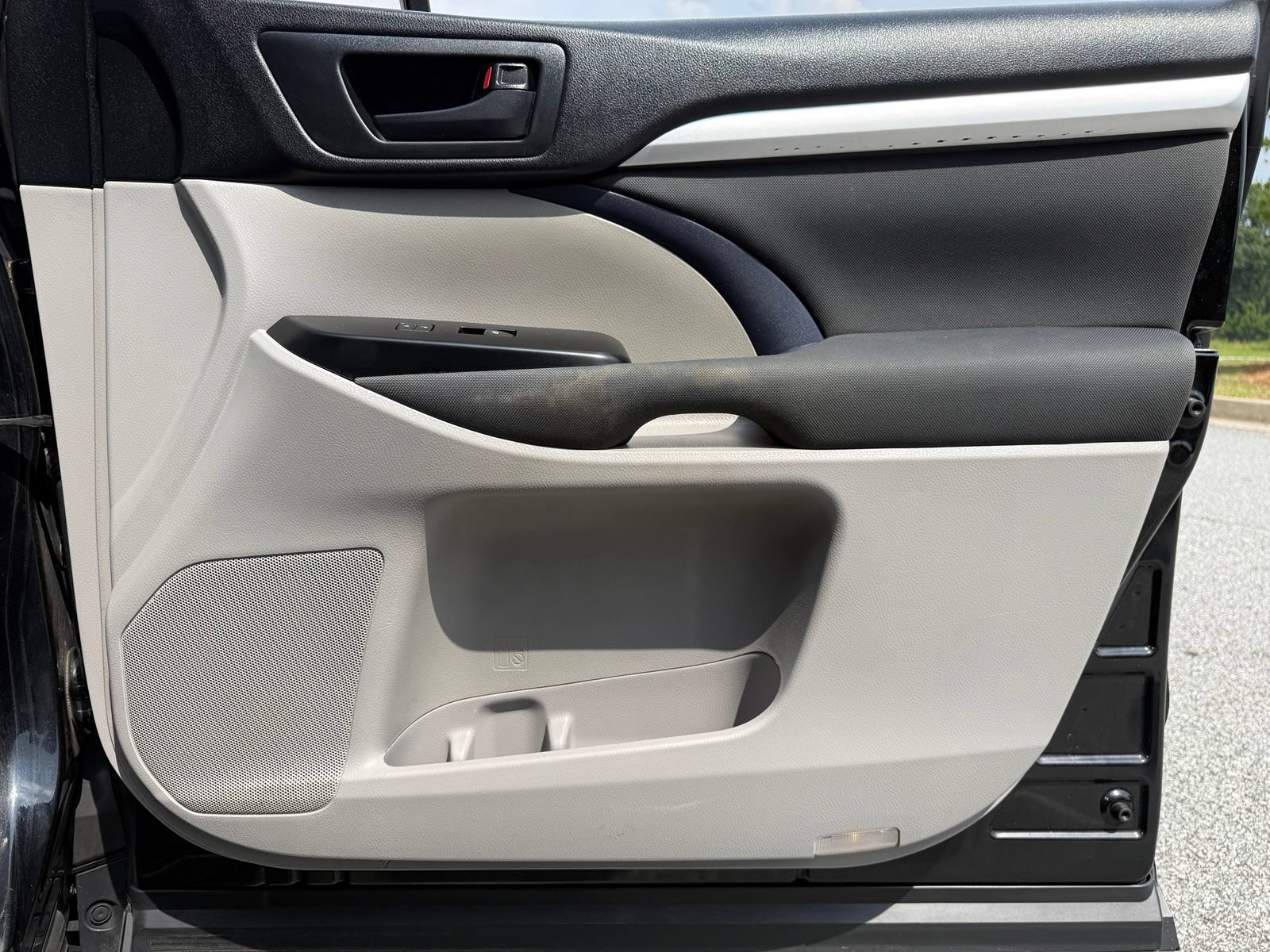 Used 2016 Toyota Highlander LE FWD image 44