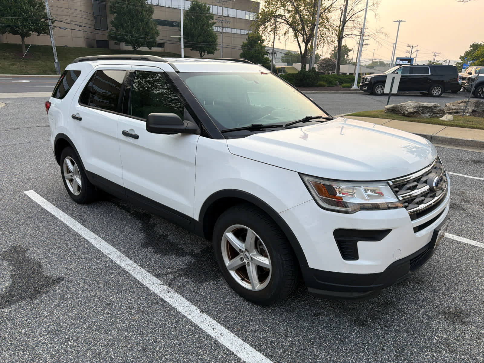 Used 2018 Ford Explorer 4WD image 2