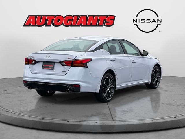 Used 2024 Nissan Altima 2.5 SR w/ SR Premium Package image 2