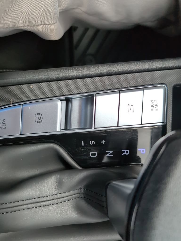 Used 2025 Hyundai Elantra Hybrid FWD image 17