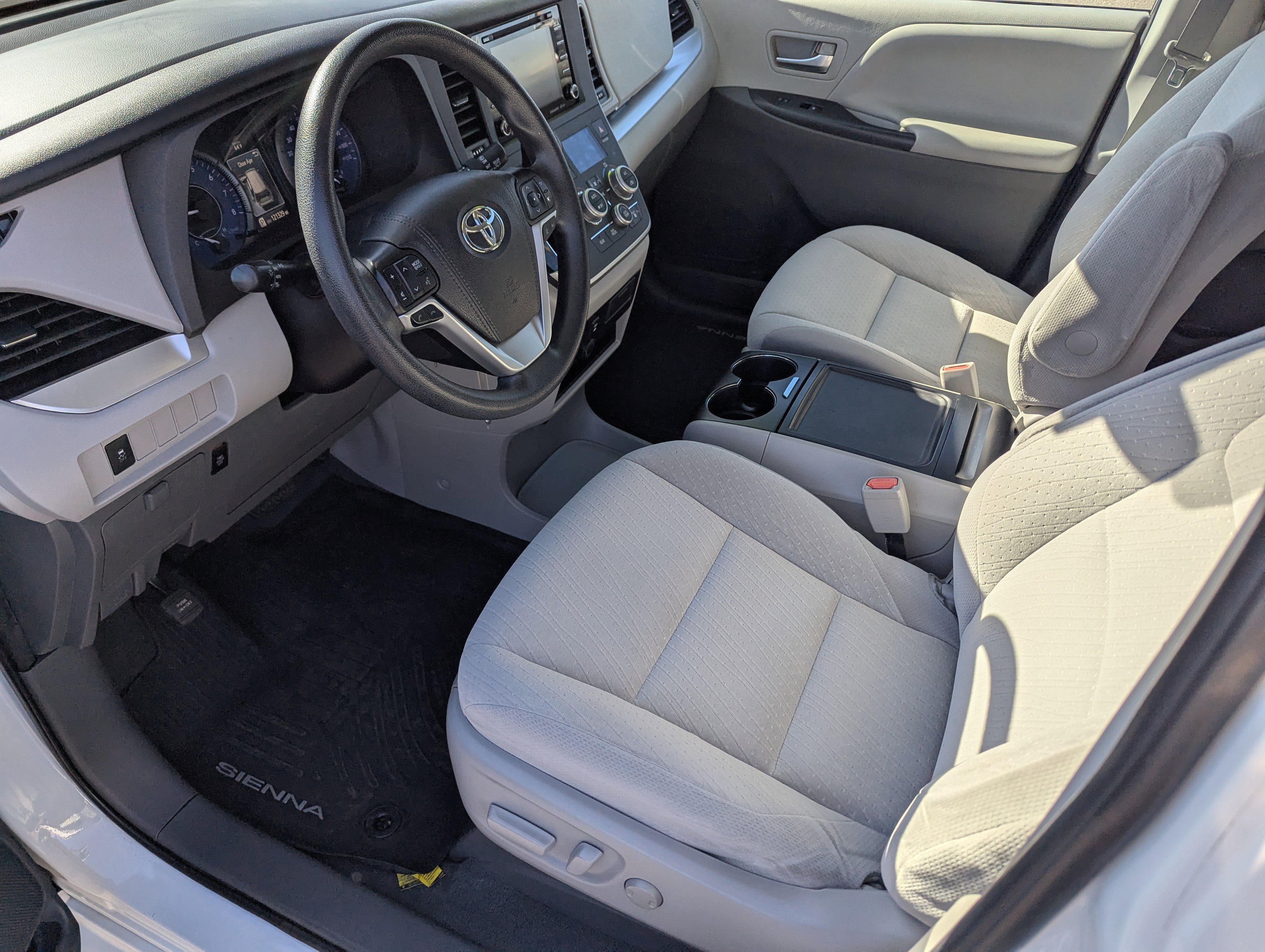 Used 2020 Toyota Sienna LE image 10