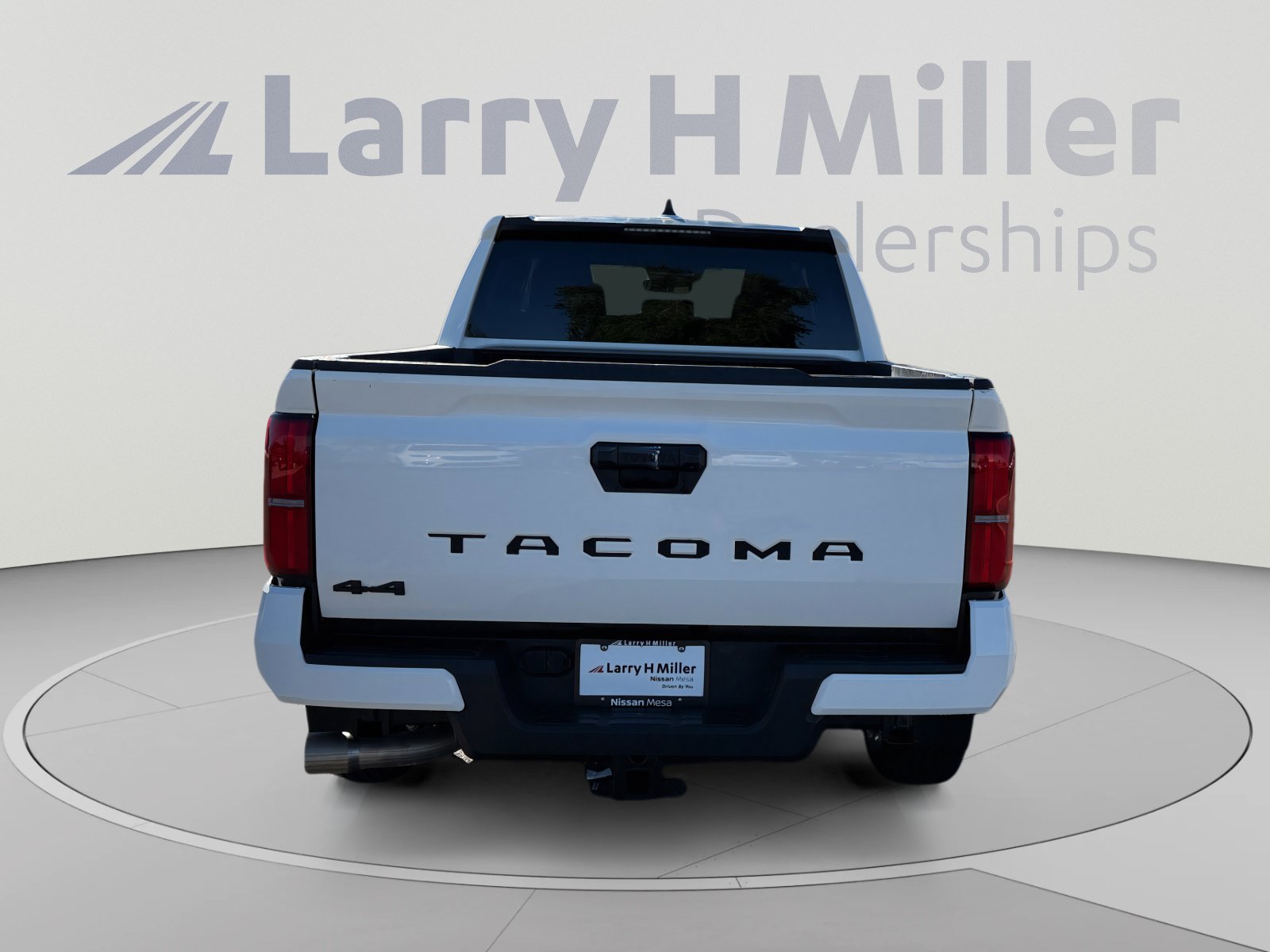 Used 2024 Toyota Tacoma SR5 AWD/4WD image 4