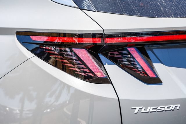 Certified 2025 Hyundai Tucson Limited AWD/4WD image 10