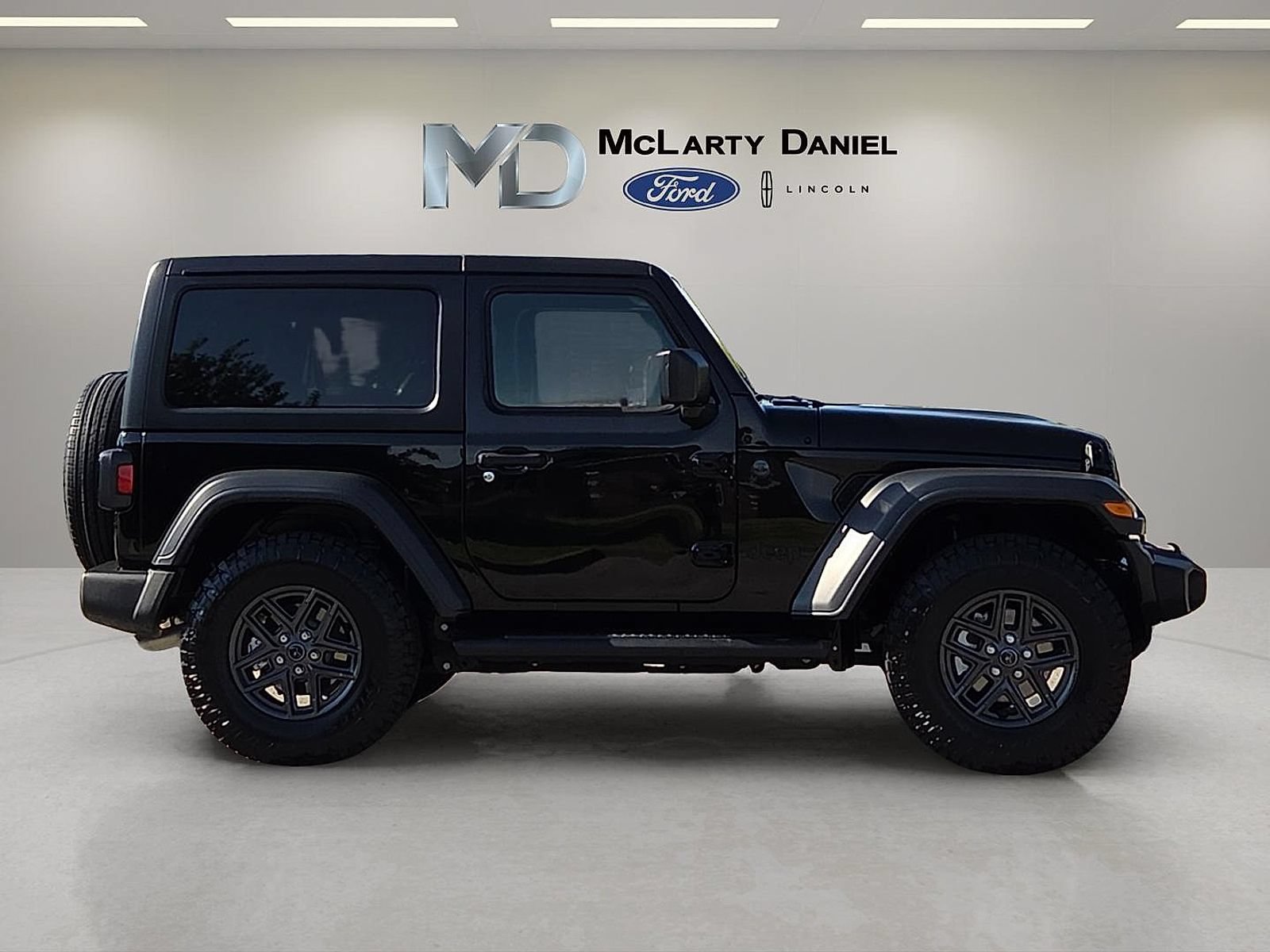 Used 2024 Jeep Wrangler Sport AWD/4WD image 6